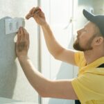 La hauteur des prises de courant depuis le sol peut influencer l’aménagement intérieur ?
